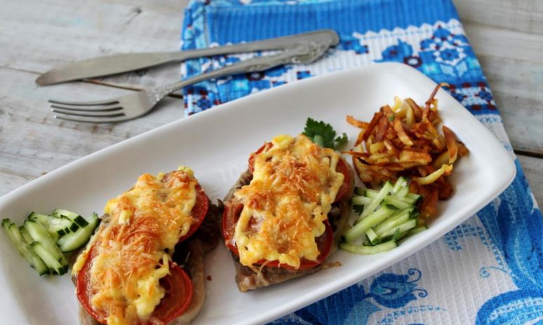 Рецепт свинины грибы помидоры сыр в духовке