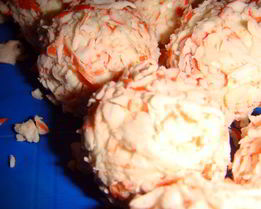 Сырные шарики с крабовыми палочками и маслинами