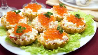 Тарталетки с крабовыми палочками