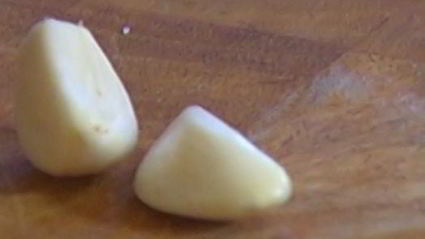 тарталетки с красным луком и сырным соусом