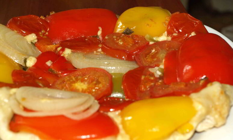 Рецепт овощного тарта с помидорами, болгарским перцем, луком