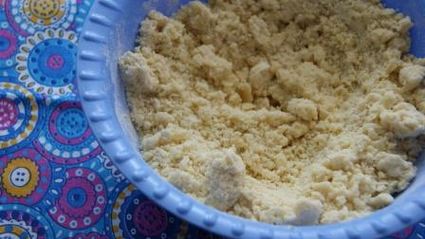 тарт с брусникой и запеченным ганашем из белого шоколада