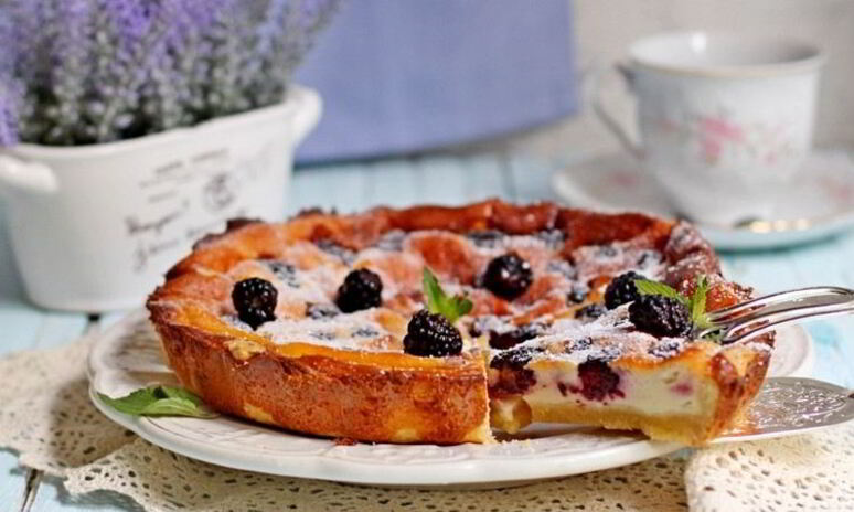 Рецепт тарта с ежевикой и сметанной заливкой