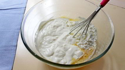 тарт с ежевикой и сметанной заливкой