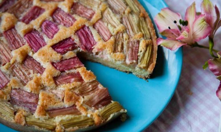 Рецепт тарта с ревенем и миндалем