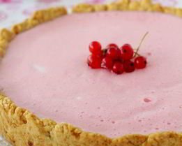 Тарт с самбуком из красной смородины