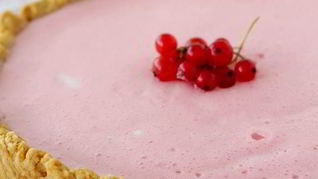 Тарт с самбуком из красной смородины