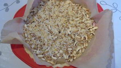 тарт с шоколадным кремом и сливами