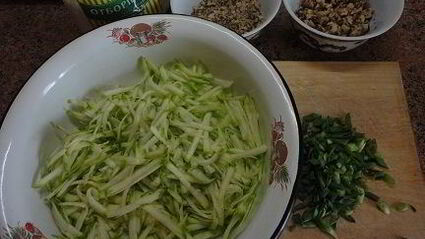 тарт с цукини, рисом и орехами