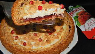 Тарт с творогом, джемом и меренгой