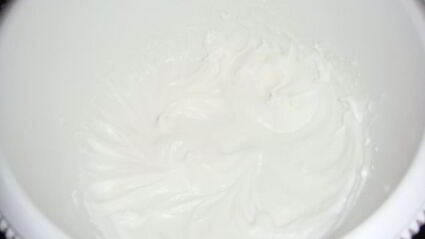 тарт с творогом, джемом и меренгой