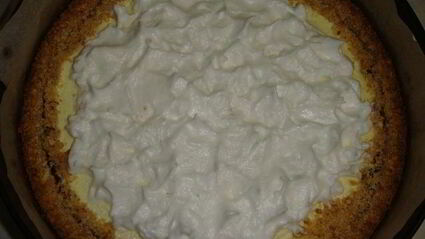 тарт с творогом, джемом и меренгой