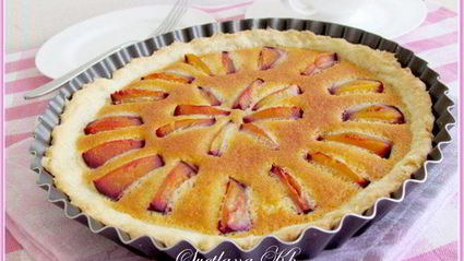 тарт со сливами и марципановой заливкой