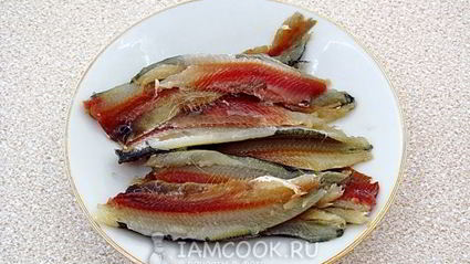 тартинки с помидором, килькой и сыром