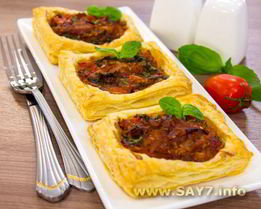 Тарты с помидорами и луком