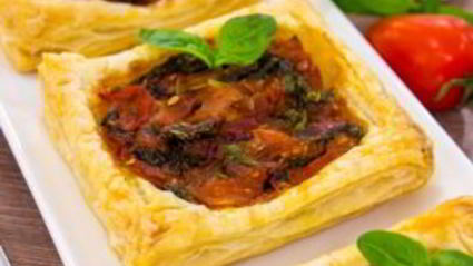 тарты с помидорами и луком