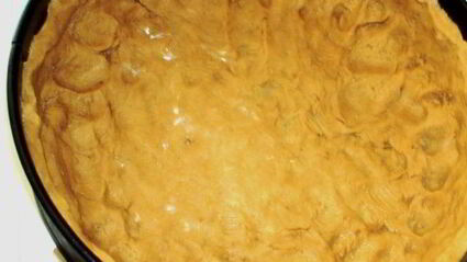 творожной тарт со смородиной и мягкой меренгой