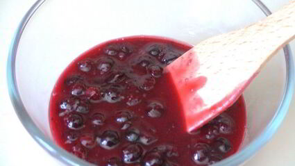 творожной тарт со смородиной и мягкой меренгой