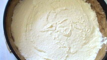 творожной тарт со смородиной и мягкой меренгой