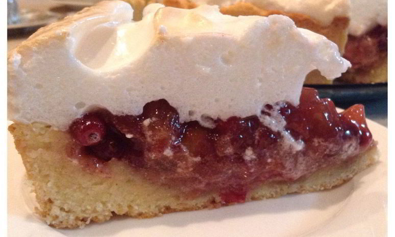 Рецепт яблочно-клюквенного тарт с меренгой