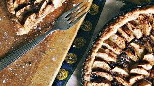 Яблочный тарт с корицей