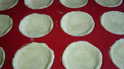 творожные заливные корзиночки с абрикосами и малиной