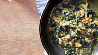 Яичница со шпинатом