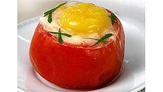 Яичница в помидорах