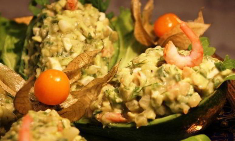 Рецепт закуски из авокадо, груши и креветок