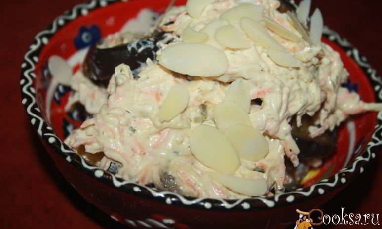 Рецепт закуски из баклажан с сыром, морковью и миндальными лепестками