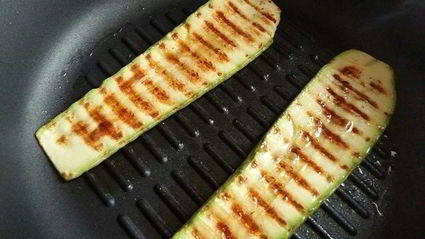 закуска из кабачков с рыбой на шпажках