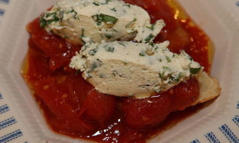 Рецепт закуски из творога с томатами