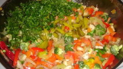 закуска по-итальянски из овощей и зелени